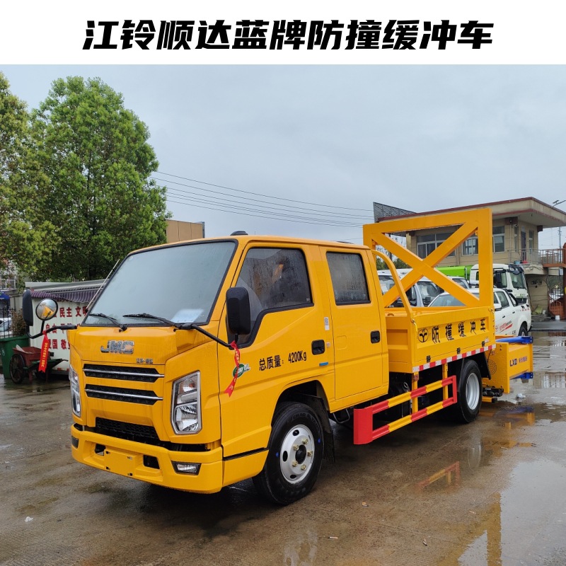 高速公路施工人员安全江铃蓝牌80k防撞缓冲车尾部带翻转led显示屏