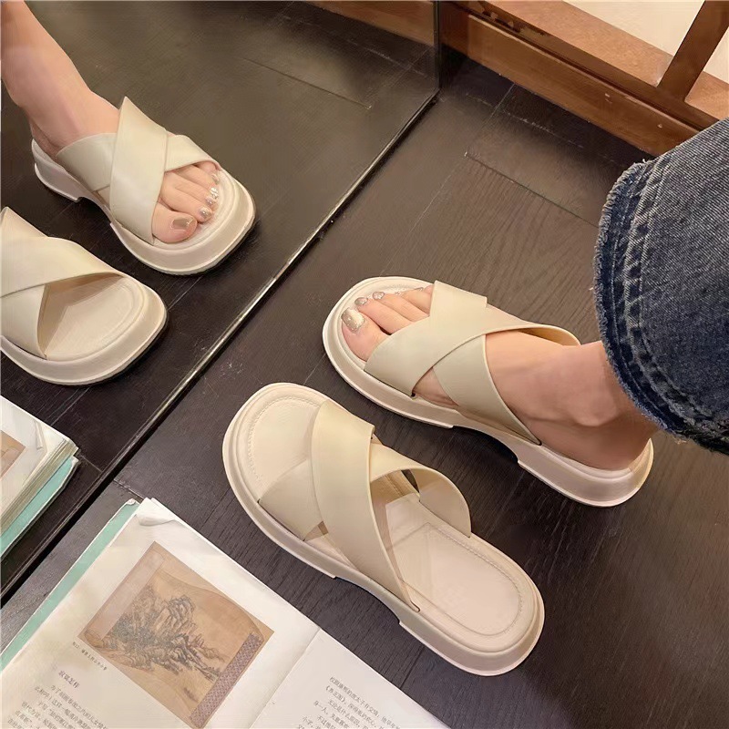 Cross-Border Pvc Soft Bottom Slippers Deodorant Home Simple Non Slip Outdoor Hole Shoes Shit Feeling Platform Slippers Women