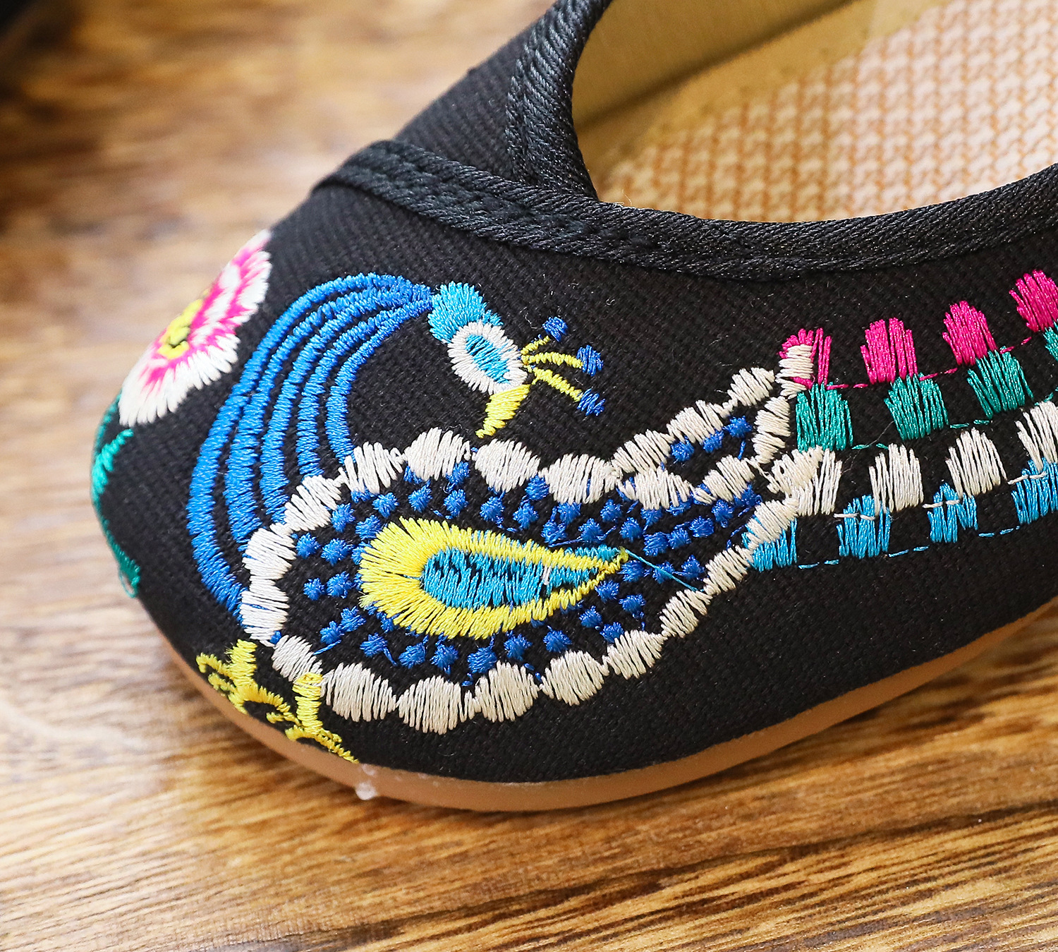 【孔雀】 绣花布鞋 春夏休闲散步旅游民族风广场舞新娘鞋女单鞋