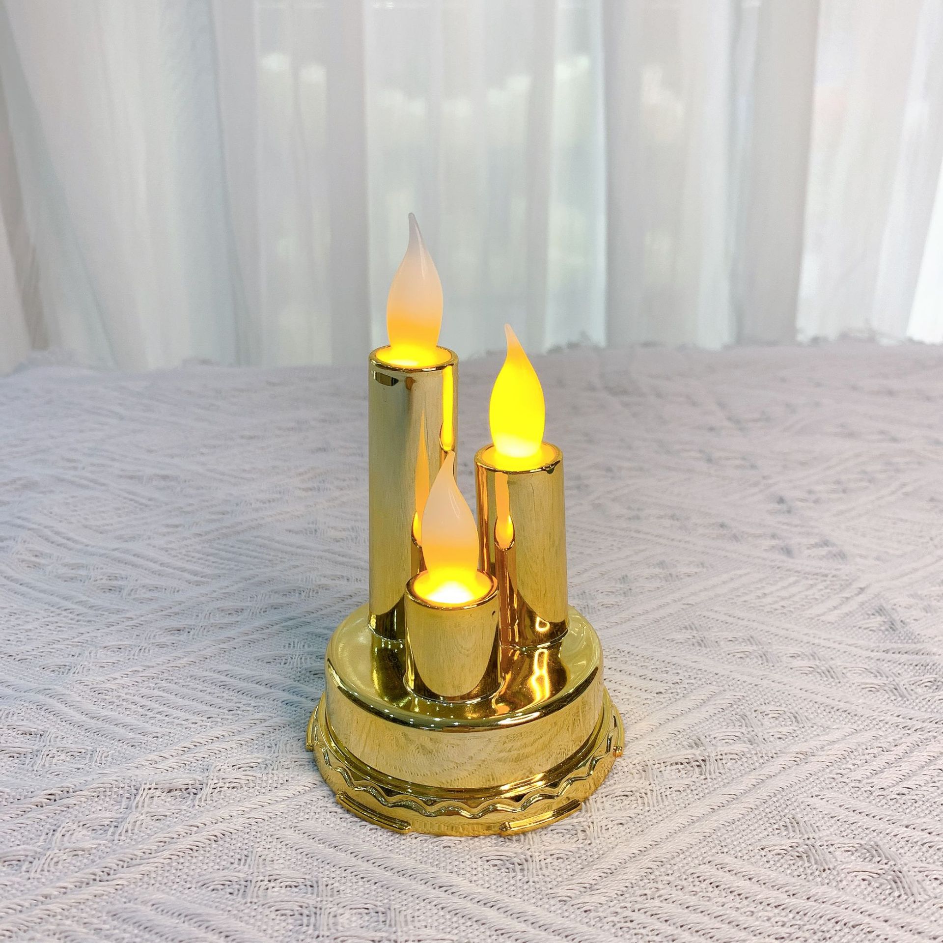Golden Vintage Electroplating Candlestick Smoke-Free Three-Head Electronic Candle Hotel Home Wedding Restaurant LED Candle Ornaments