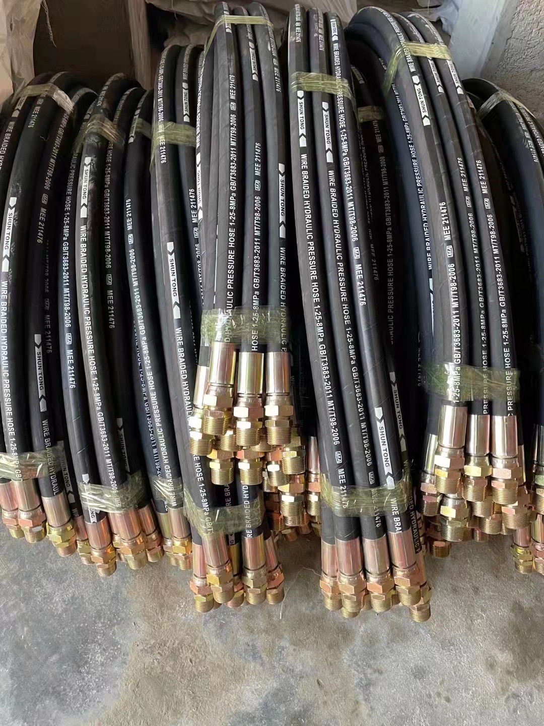 高压油管液压总成钢丝编织橡胶管耐高温高压软管