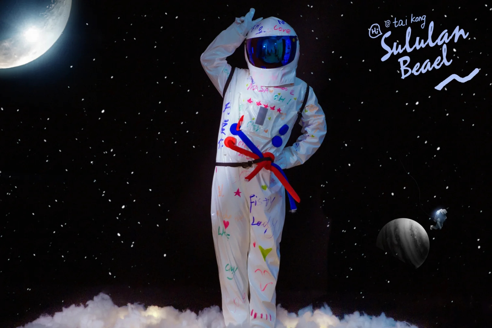 描述主题元素超级英雄适合年龄18-24周岁尺码均码颜色太空服五件套,女