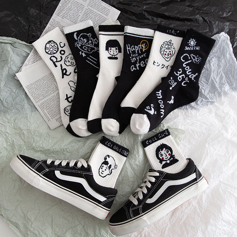 日系袜子女个性街头潮黑白色运动卡通棉袜创意韩版学生中筒袜批发