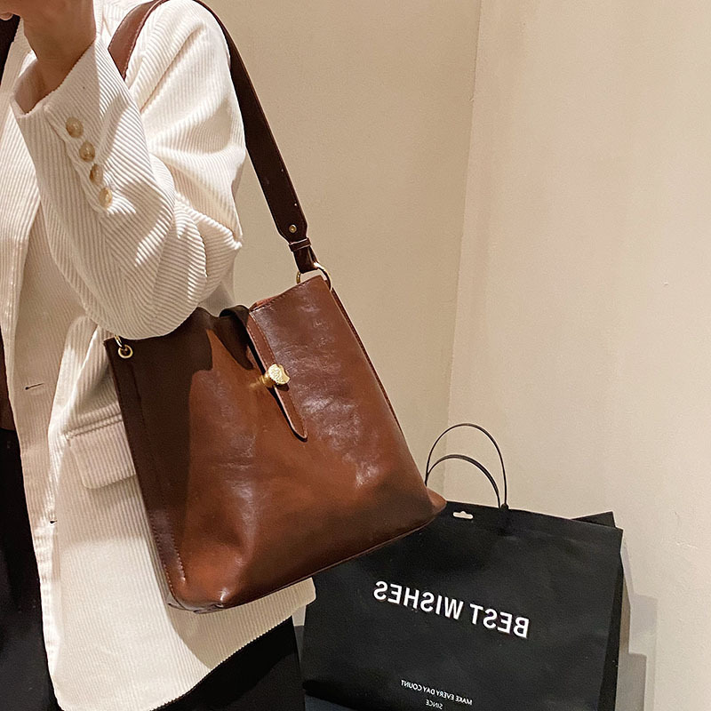 2022 New Tote Autumn Lycra Bucket Bags Women's Large Capacity Autumn and Winter High-Grade Sentong Qin Shoulder Messenger Bag