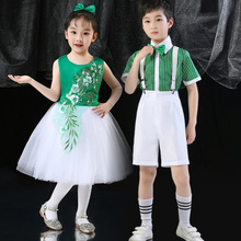 幼儿园六一儿童节舞台表演服一年级绿色演出服绿花朵元素小树春天