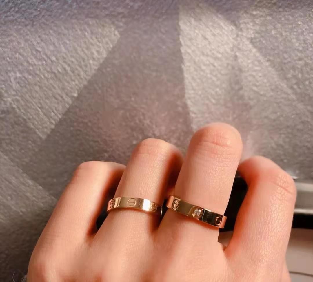 卡家love戒指时尚男女情侣大手小手大钻一钻时尚休闲金属光面一字