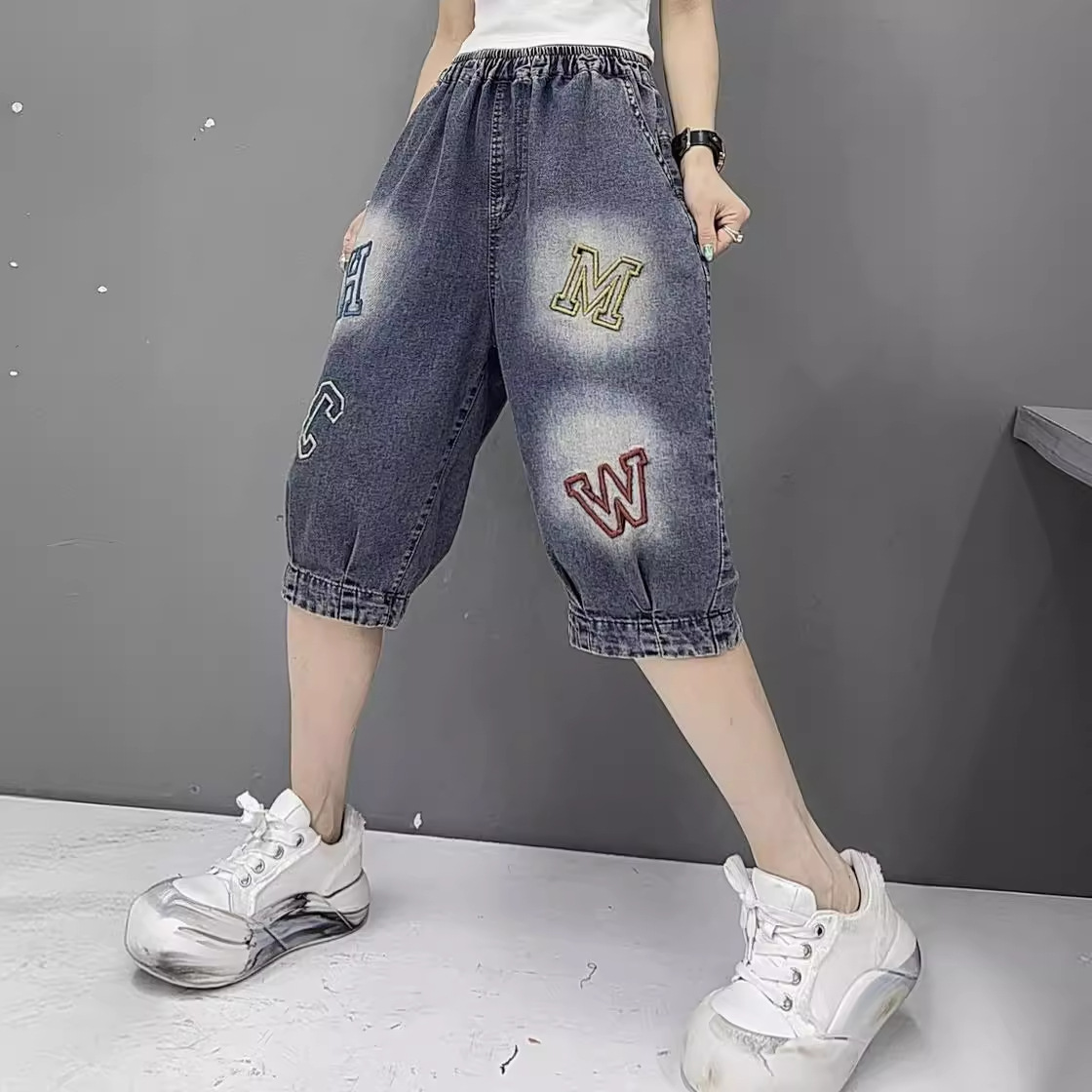 2024夏款复古民族风简约刺绣字母松紧腰牛仔六分裤松紧腰短裤