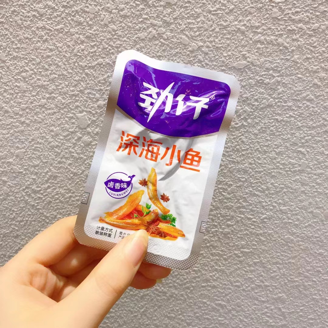 劲仔小鱼干散装麻辣小零食小包装酱汁味小鱼仔一袋5斤-阿里巴巴