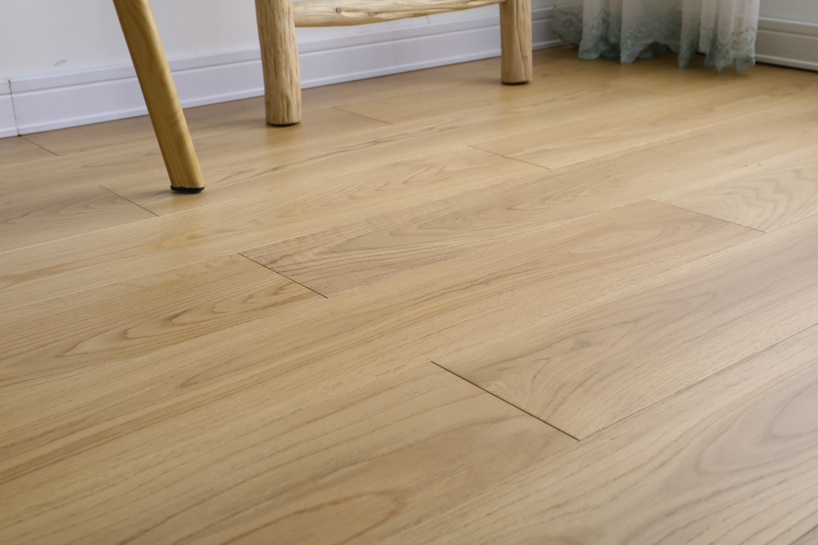 俄罗斯白橡木纯实木地板木蜡油人字拼鱼骨拼异型本色灰色厂家直销