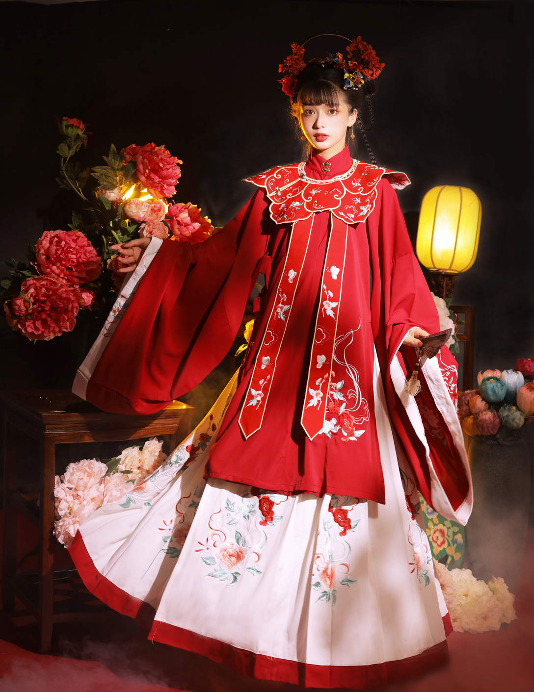 原创汉服女花嫁明制汉服长衫齐腰斜襟云肩重工刺绣秋冬套装