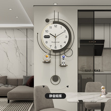 LIANZHUANG挂钟太空人现代客厅挂墙时钟极简轻奢钟表创意简约挂表
