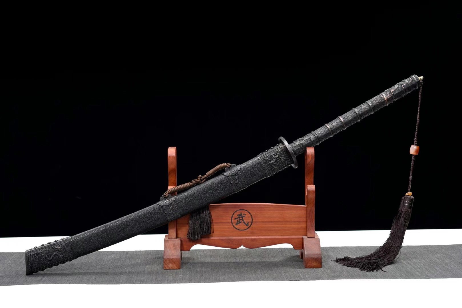 厂家批发龙泉市刀剑 实木包皮锰钢锻打花纹 中式传统练习一体长刀