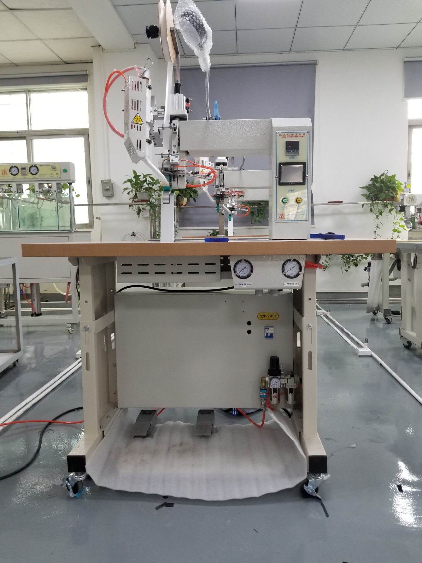 qc830j无缝防水箱包压胶机箱包防水贴胶机热熔胶机热合机