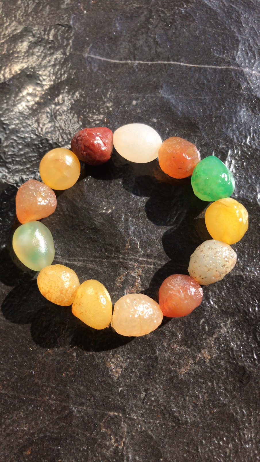 批发阿拉善戈壁原石玛瑙彩色手串饰品【微裂】