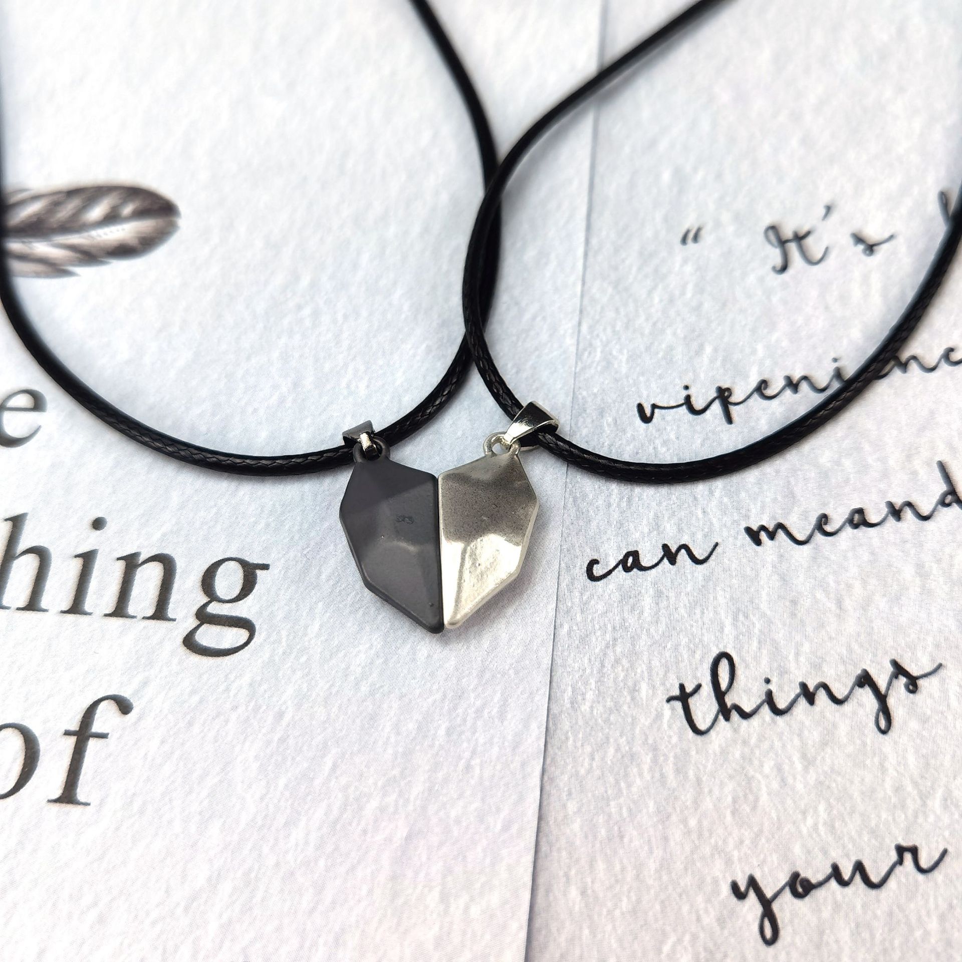 许愿石情侣项链一对爱心项链新品磁吸心碎拼接刻字幸运石跨境