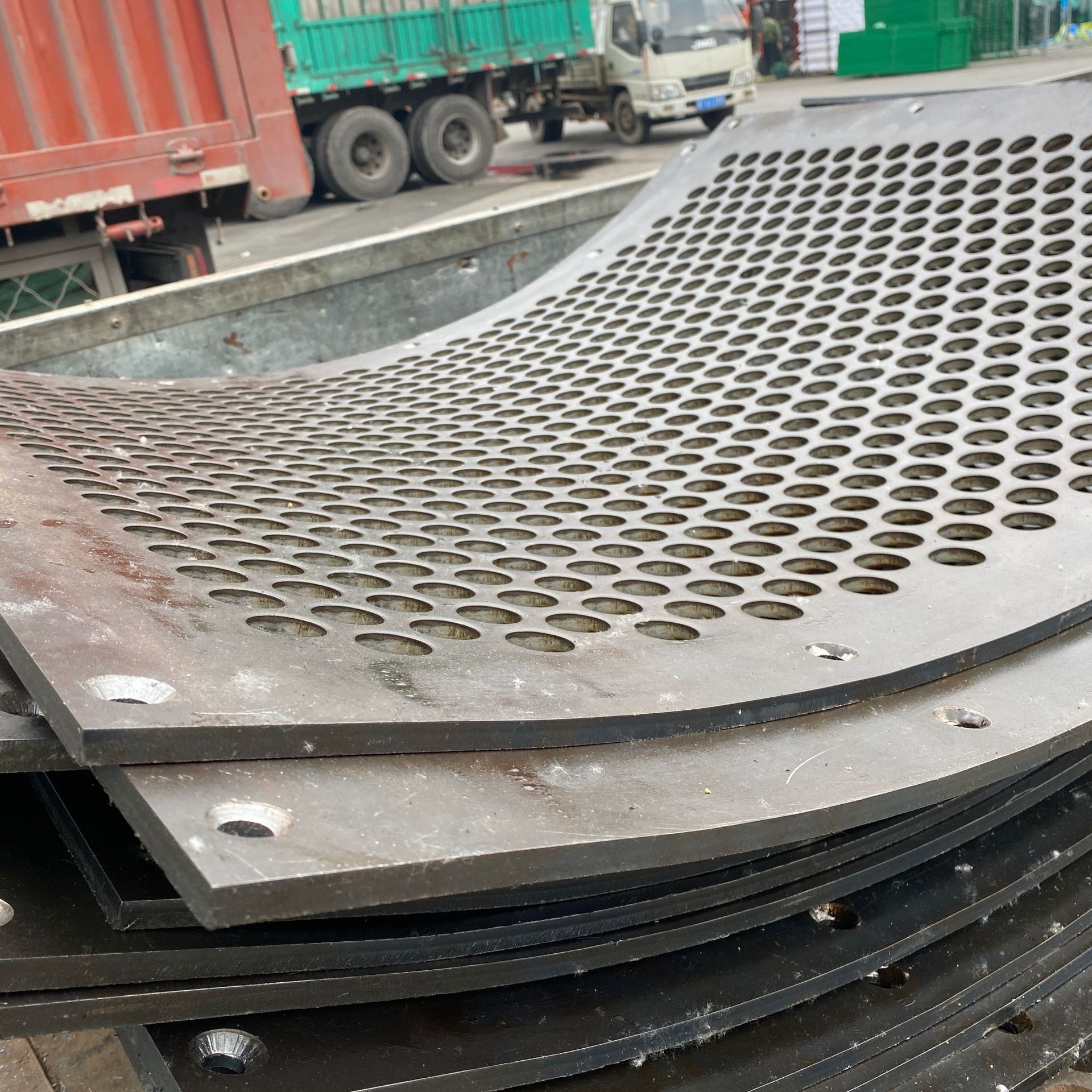 破碎机筛板重型冲孔网锰钢穿孔钢板数控冲孔粉碎机筛板 圆孔网