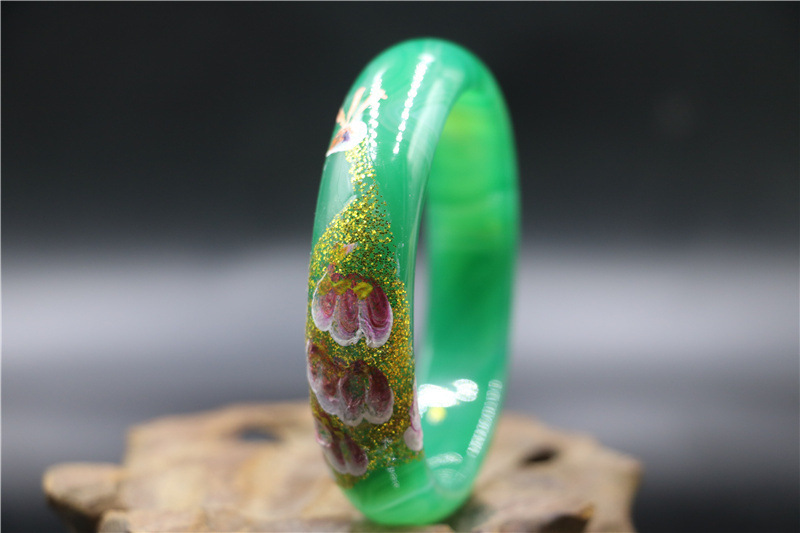 厂家直供巴西玉髓真品彩绘玛瑙孔雀雕花手镯窄版宽版花开富贵批发