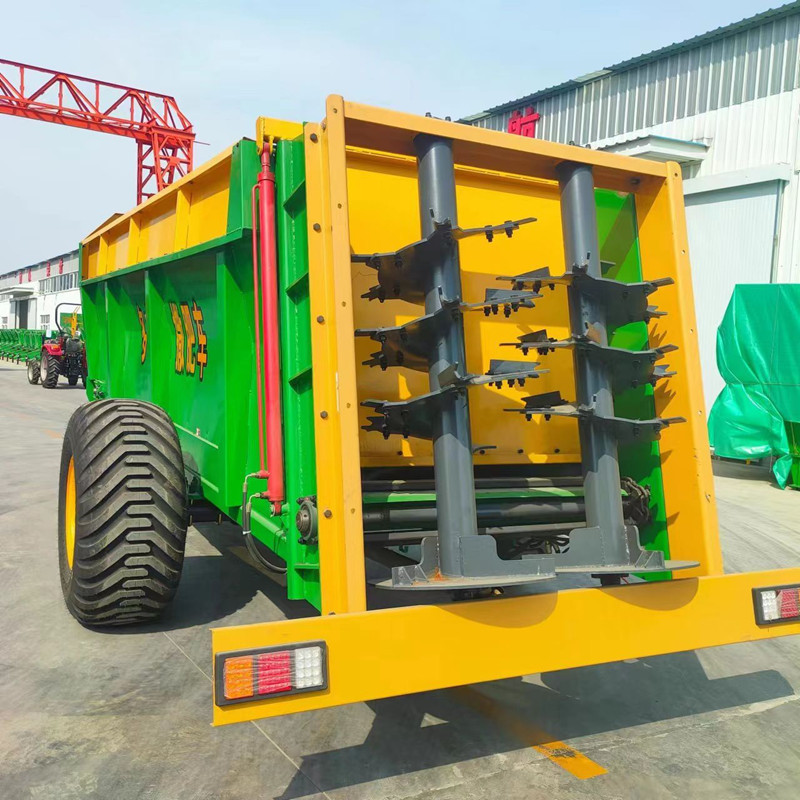 三轮车带有机肥撒肥车 牛羊粪撒粪机 农田果园双圆盘式快速撒粪机