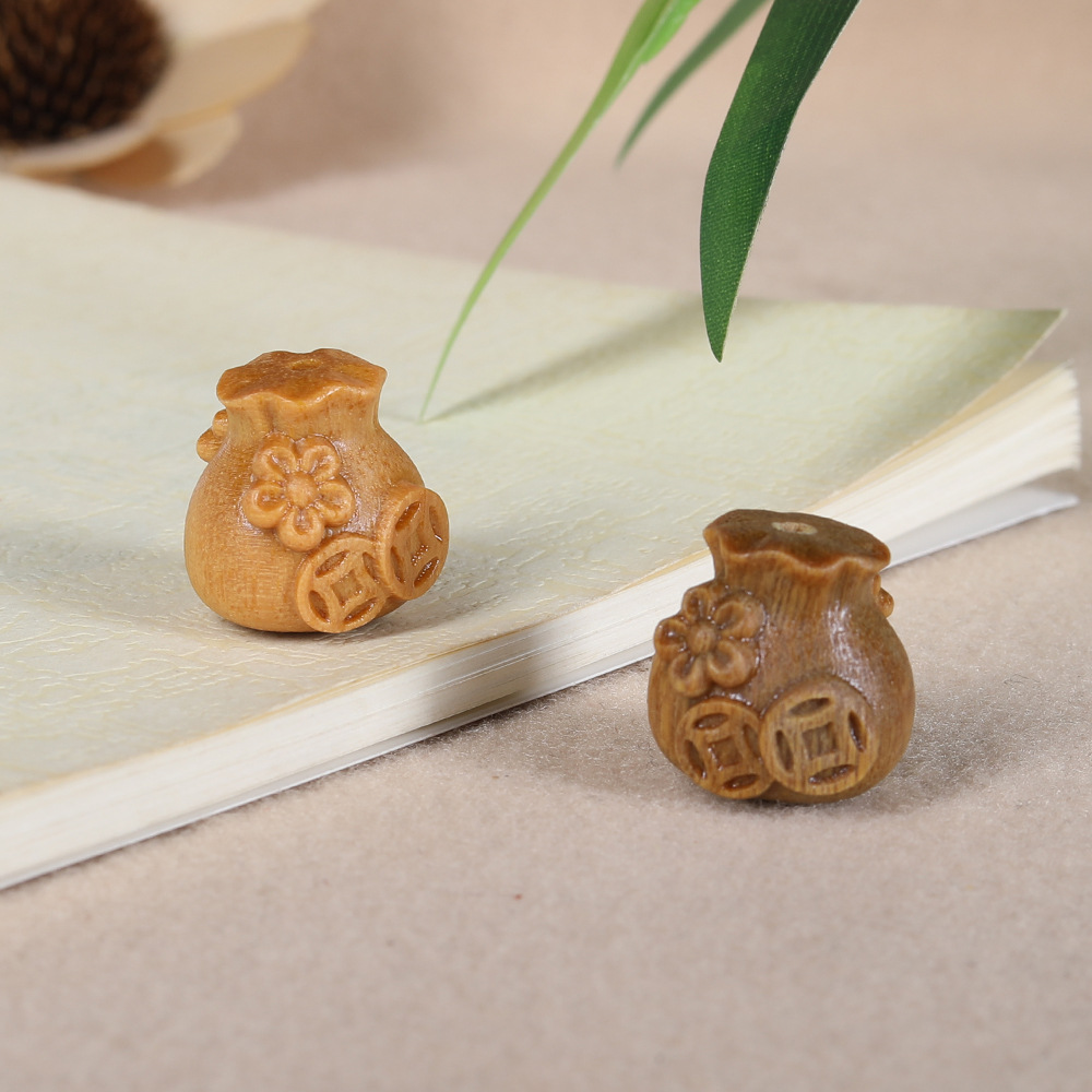 天然绿檀木雕福袋通孔配饰手工diy吊坠钥匙扣挂饰随身文玩小挂件