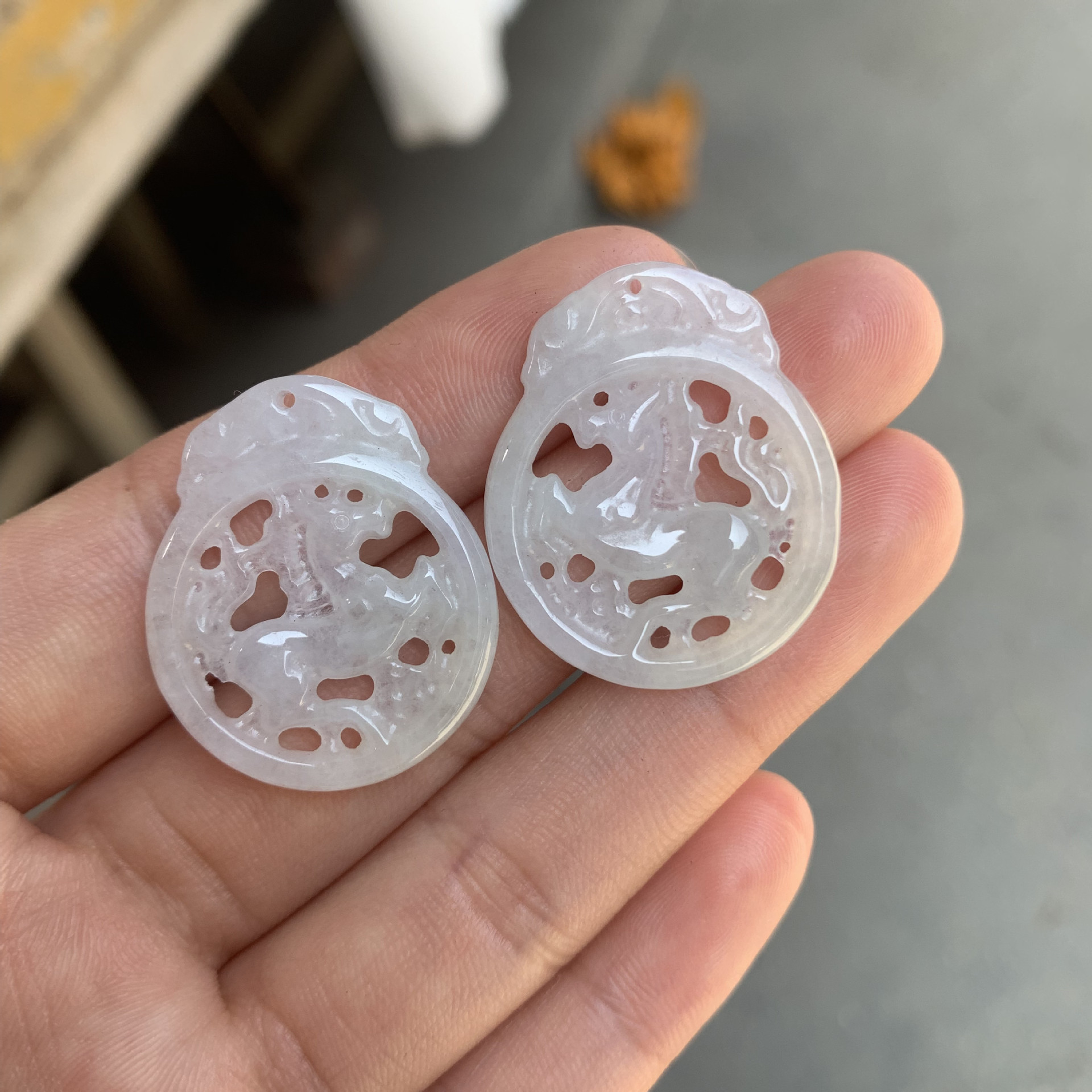 缅甸老坑翡翠生肖马玉坠冰种镂空双面雕刻翡翠马到功成吊坠挂件