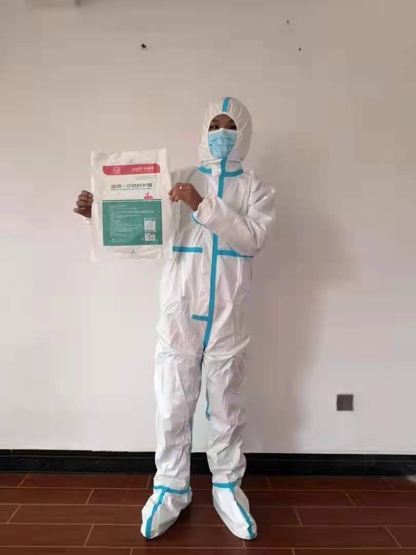 医用防护服医护一次性医用隔离衣服手术室连体带脚式防护