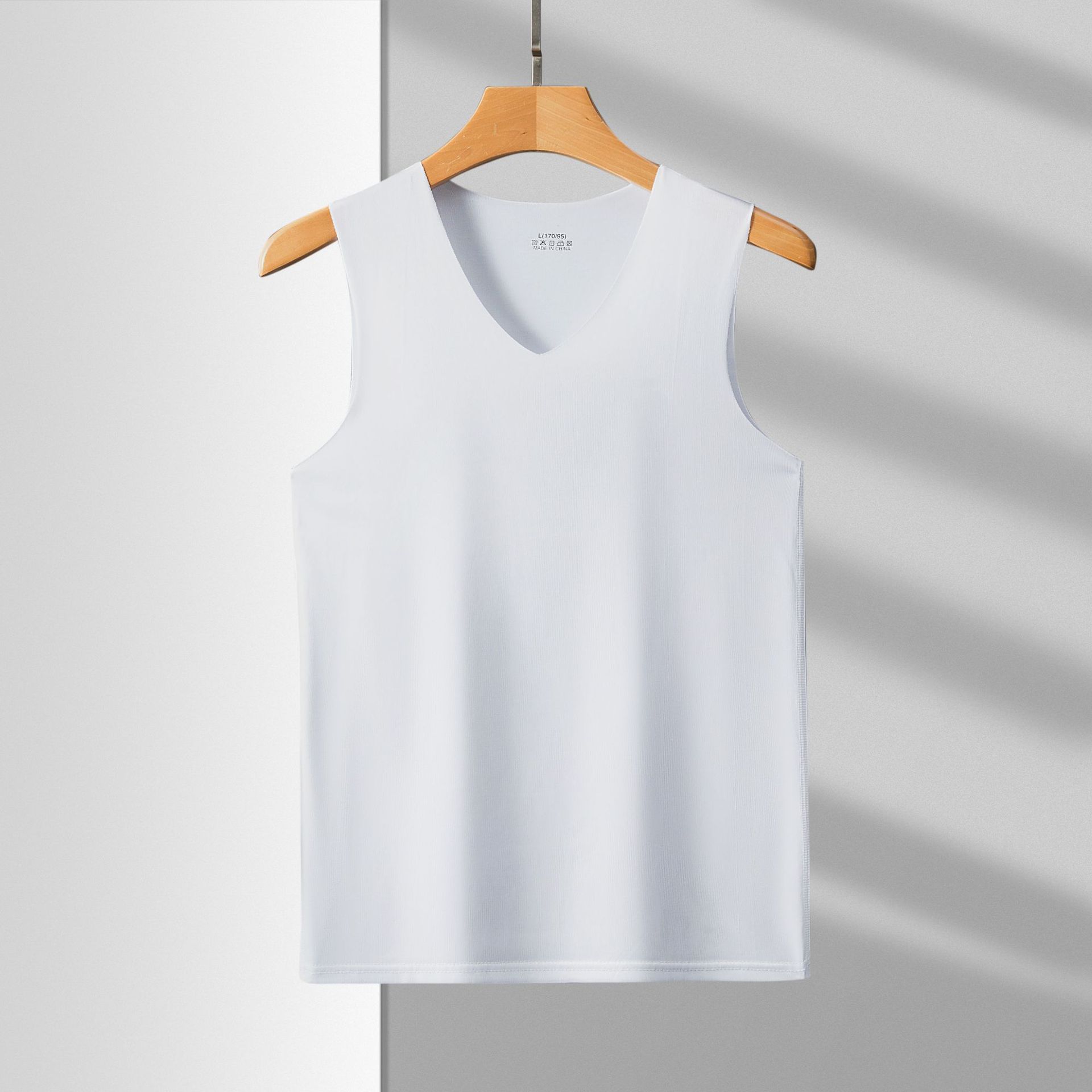 Seamless Men Vest Sleeveless V-neck Casual Cut Ice Silk Tight Sports Hurdle Super Elastic Summer Slim Fit