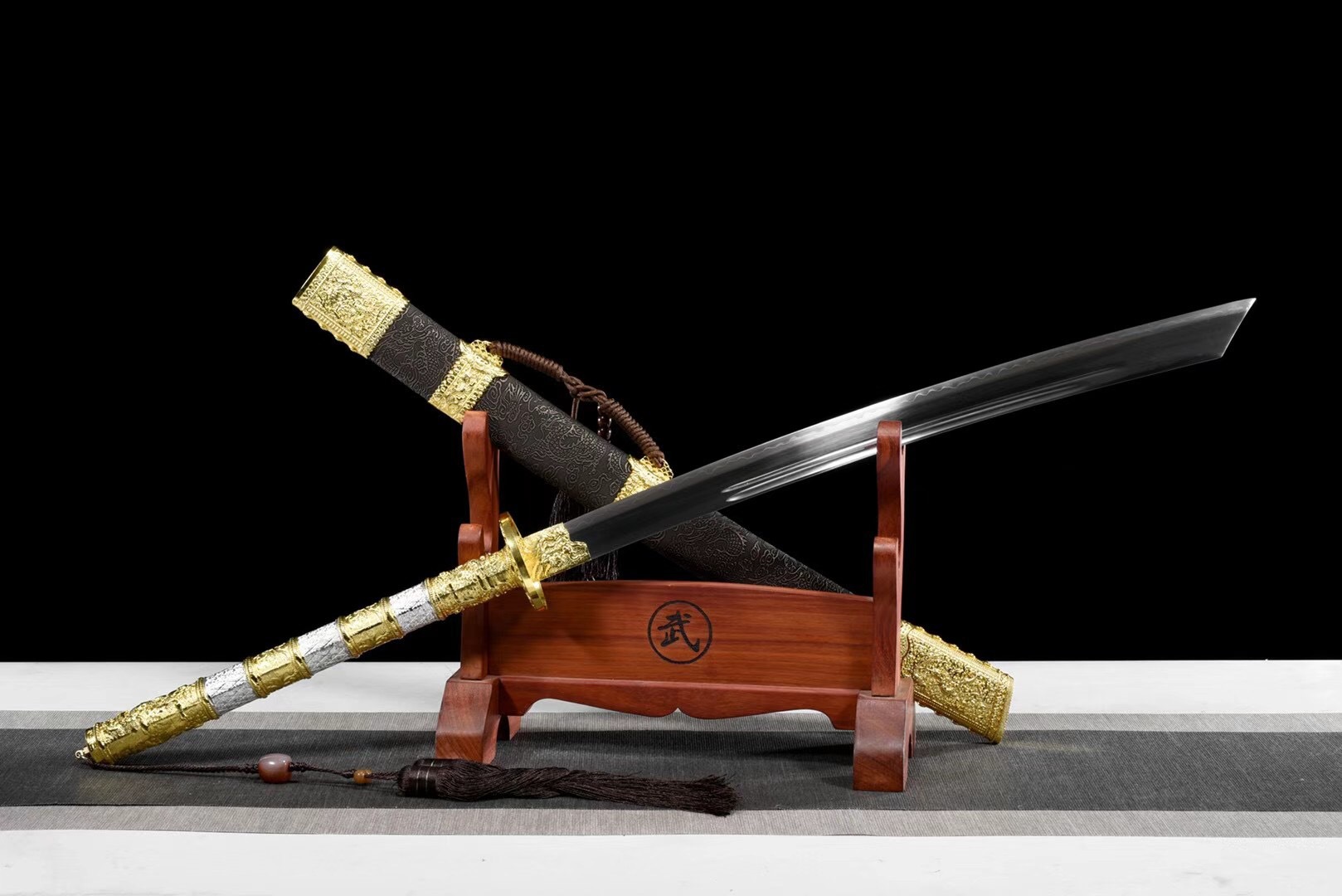 厂家批发龙泉市刀剑 实木包皮t10烧刃锻打 中式传统康熙一体长刀