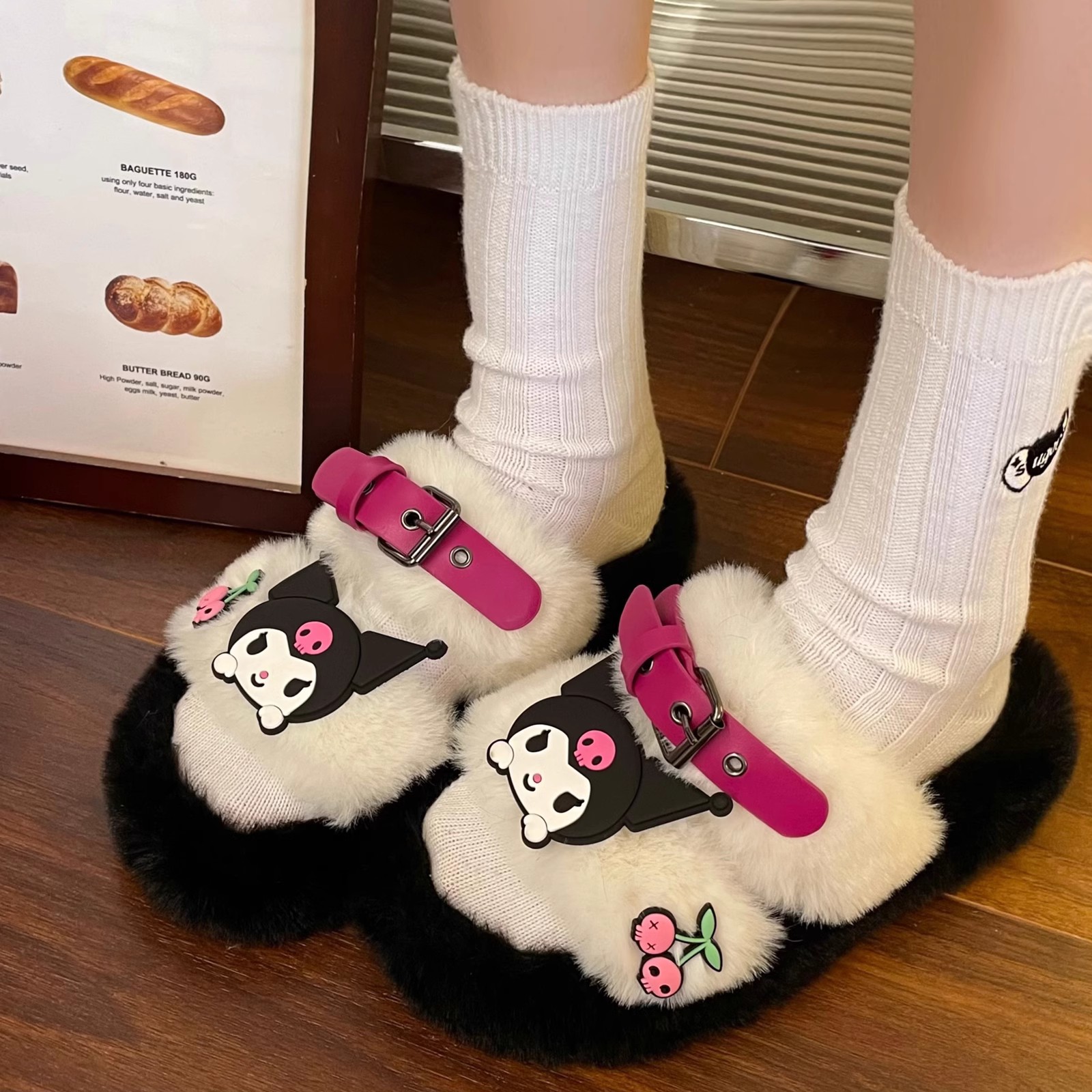 库洛米毛毛拖鞋女冬季新款平底厚底外穿棉拖轻便时尚百搭可爱配饰