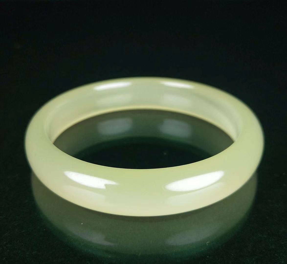 新疆阿富汗青白玉女款冰种玉石手镯细圆扁条黄口料玉镯直播款