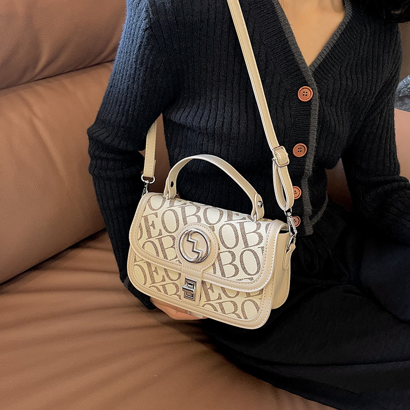 女包秋冬20223新款潮高端大气单肩斜挎手提小众品牌轻奢小方包