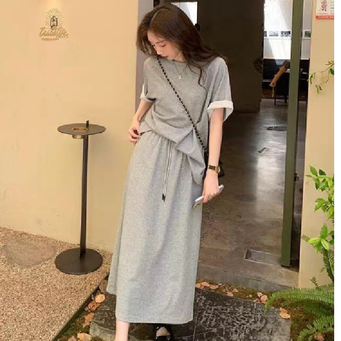 Summer Clear Younger Green Casual Two-Piece Suit Solid Color Short-Sleeved T-shirt + Mid-Long Slim Skirt Sports Suit