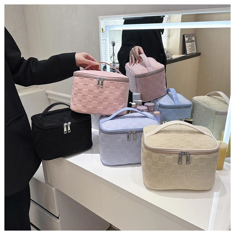 new chessboard lattice cosmetic bag women‘s large capacity portable travel toiletry bag cosmetic storage handbag wholesale