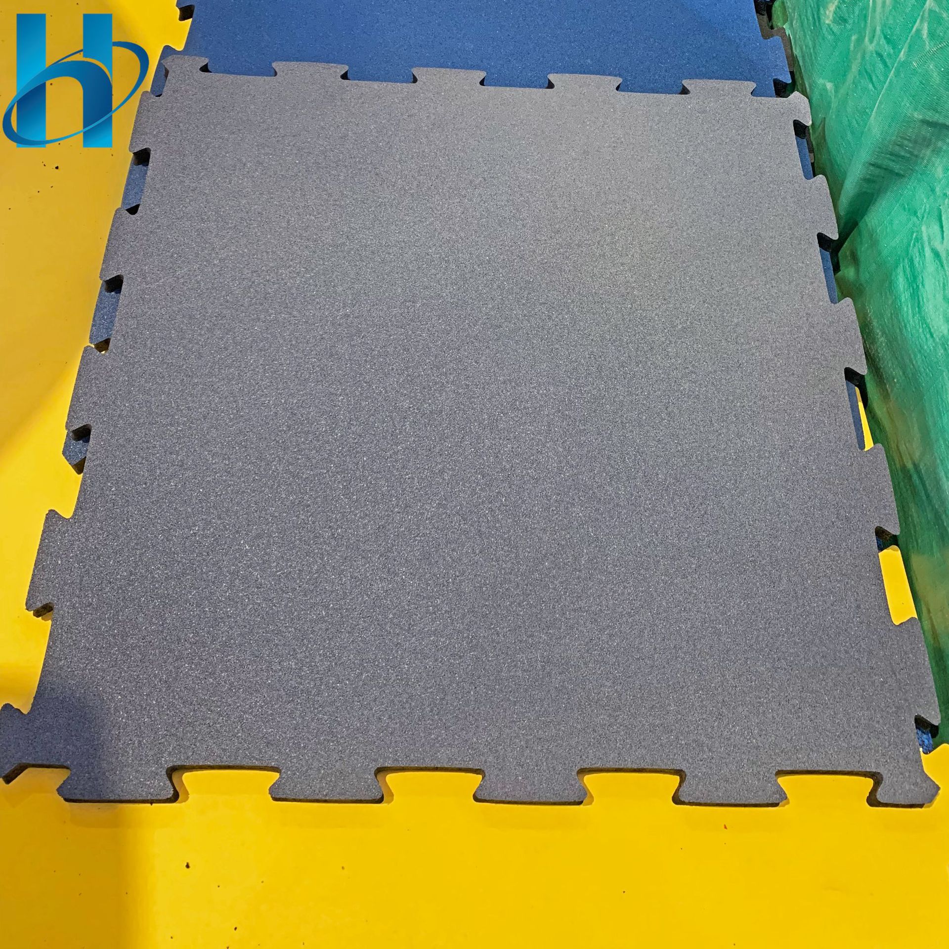 批发幼儿园锁扣橡胶地垫拼接彩色室外防滑耐磨运动保护减震地胶