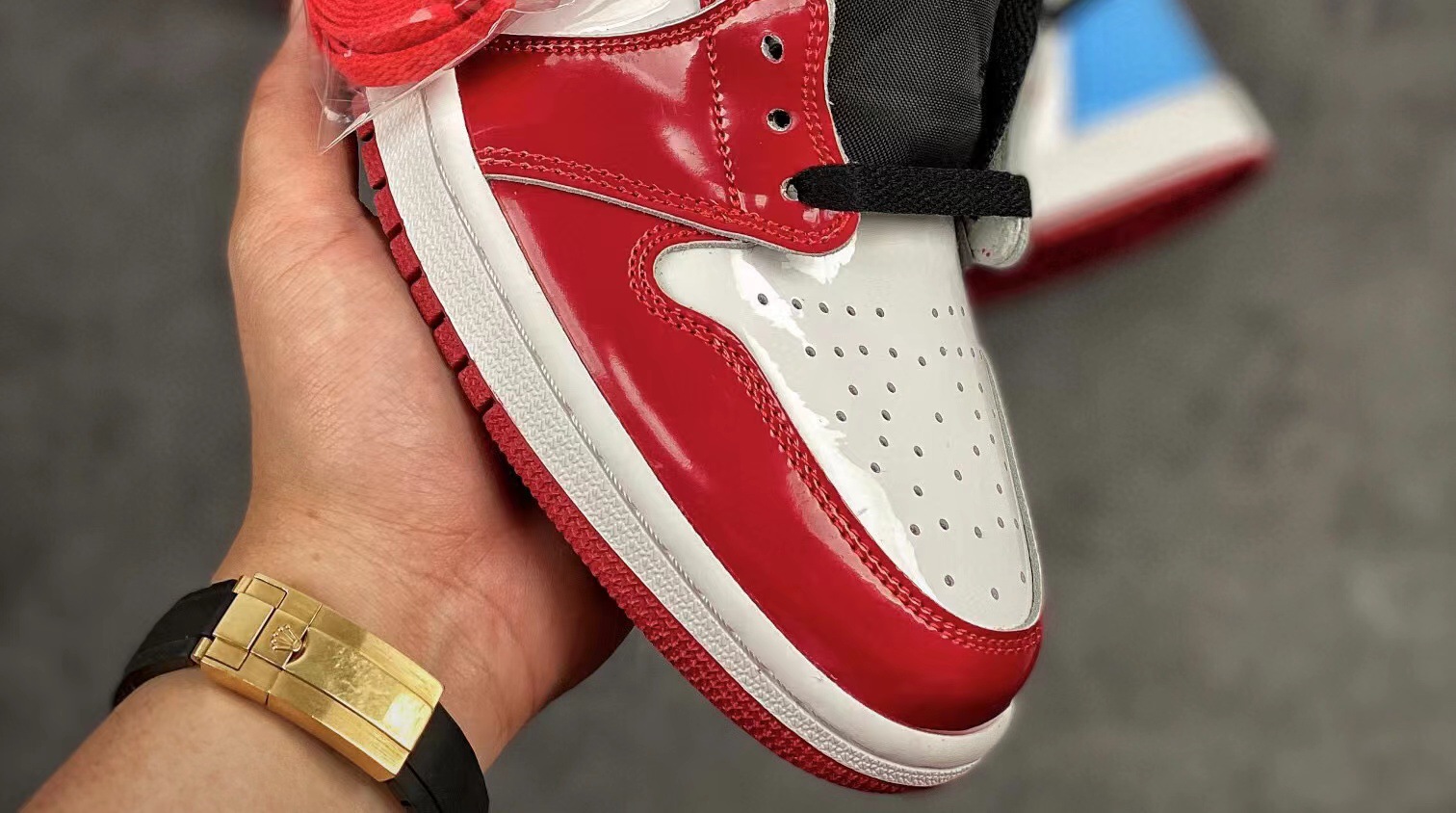 莆田纯原红蓝鸳鸯aj1漆皮篮球鞋ck5666-100高帮男女-阿里巴巴