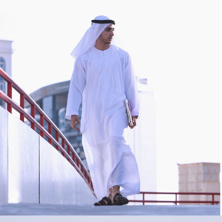 迪拜旅游男服装阿拉伯王子长袍拍照用男装男头帽发箍三件套代发