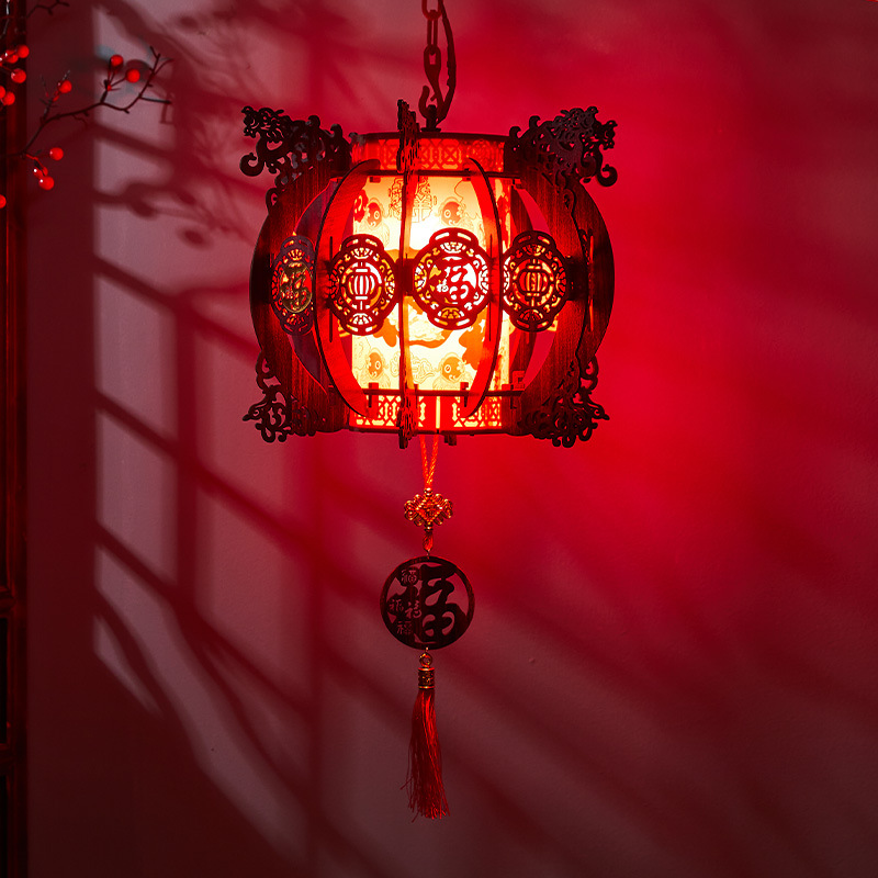 2024新年复古宫廷木艺花雕福字流苏发光红灯笼龙年春节装饰品挂饰