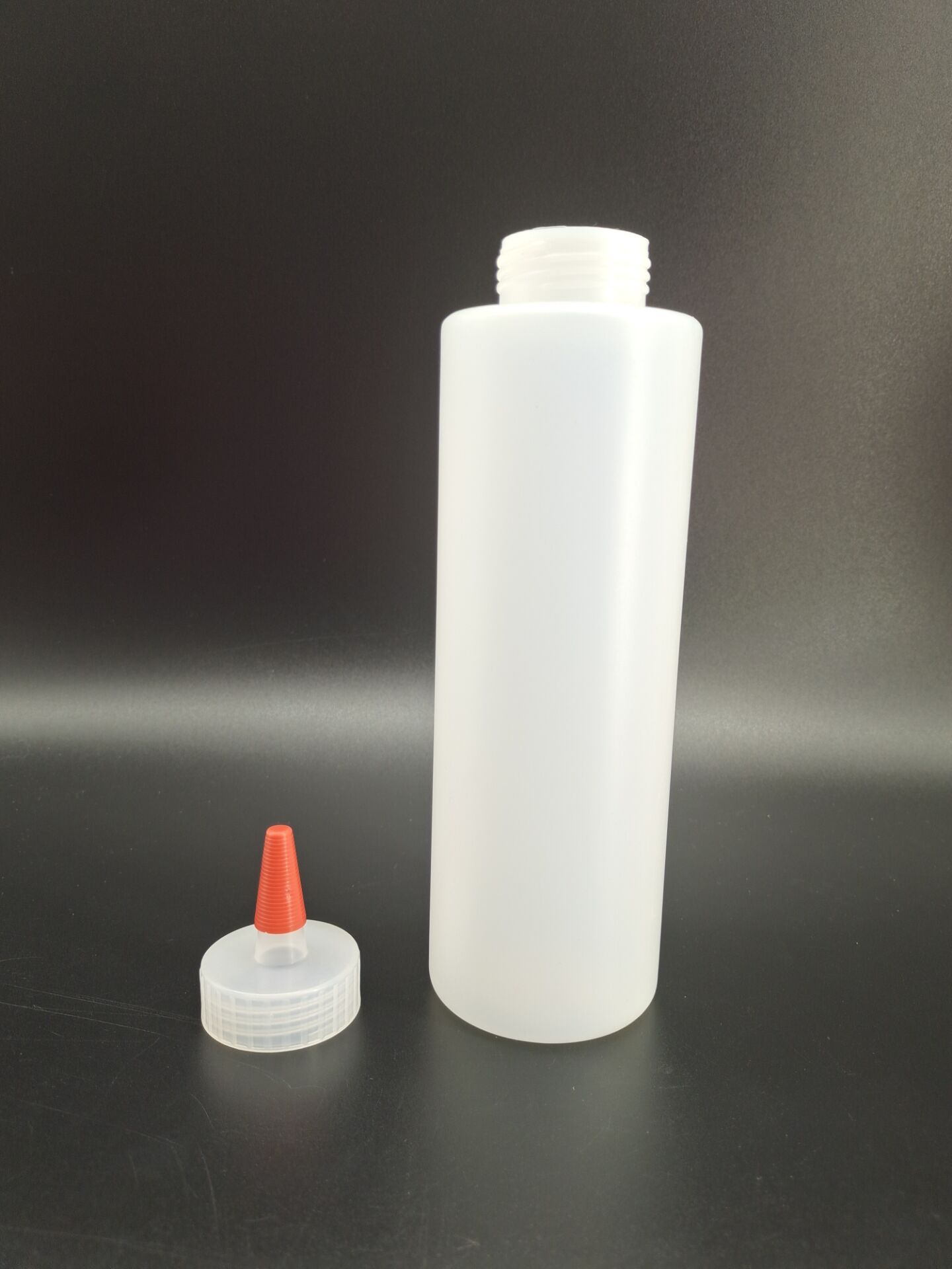 厂家500ml尖嘴挤压塑料瓶pe白色红帽胶水瓶酱料萨拉番茄酱包装瓶