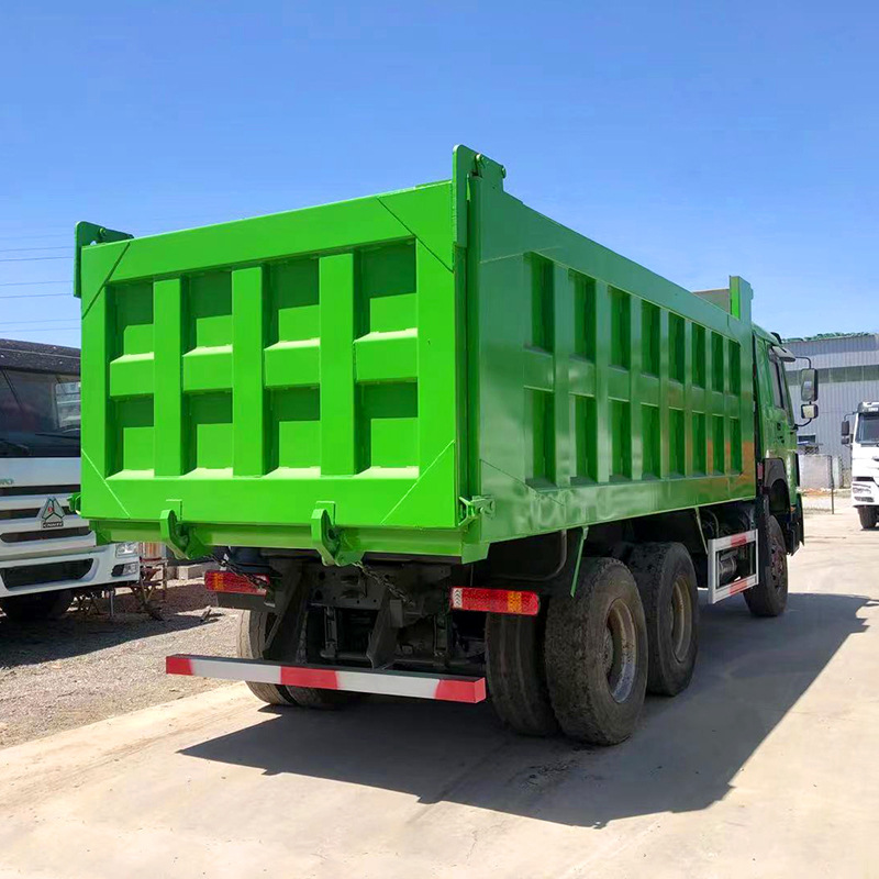 厂家出售出口豪沃自卸车 后八轮渣土运输车 375马力集装箱后翻车