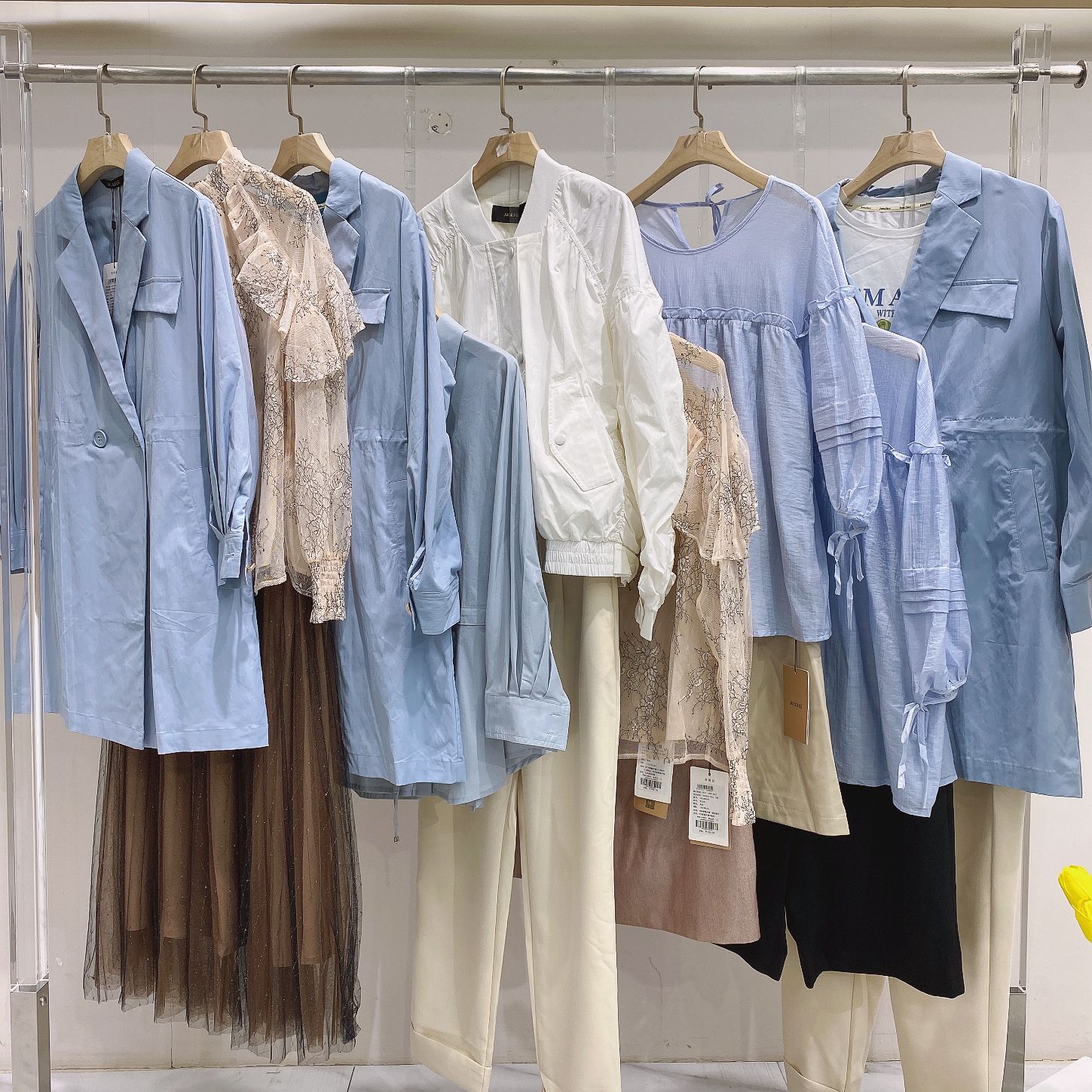 上海女装品牌拉素女装折扣批发反季系列货一手货源秋冬外套女直播