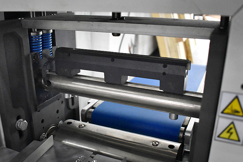 高硬度合金材质枕式包装机刀座枕式包装机刀片包装机端封刀座