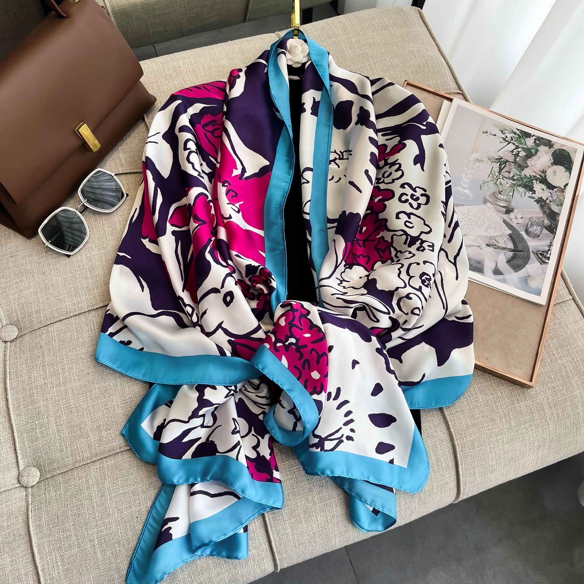 春夏新款丝巾长款洋气时尚旅游披肩丽景锻围脖妈妈款百搭大围巾女