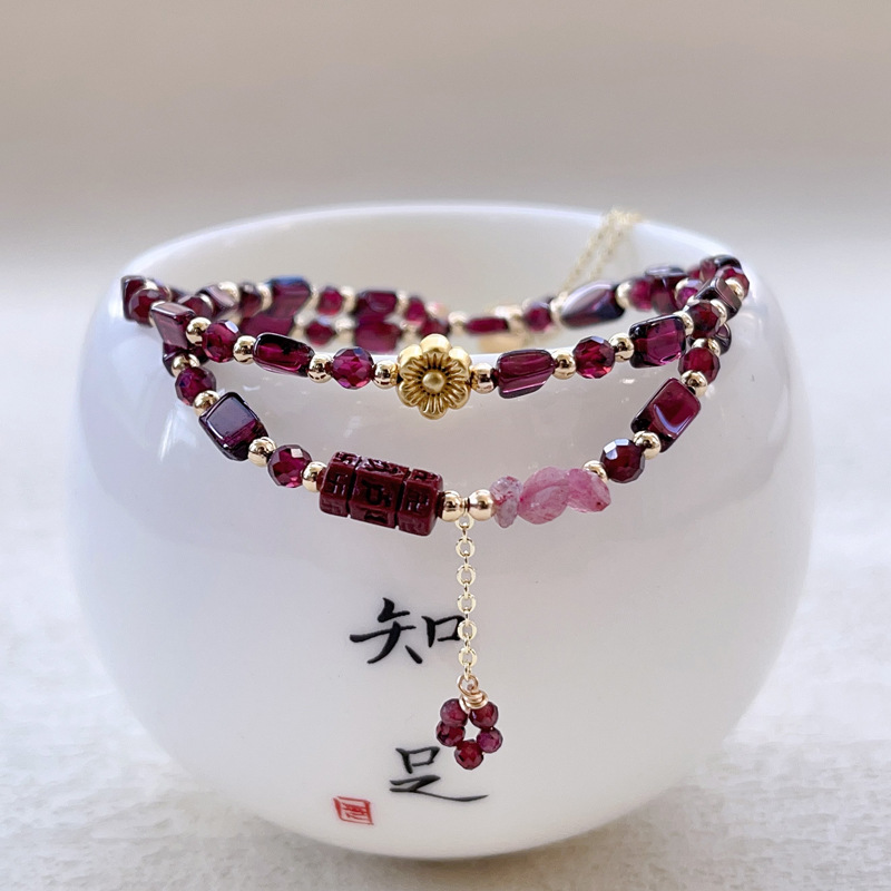 天然水晶石榴石手链女生轻奢ins小众设计手串简约精致送闺蜜礼物