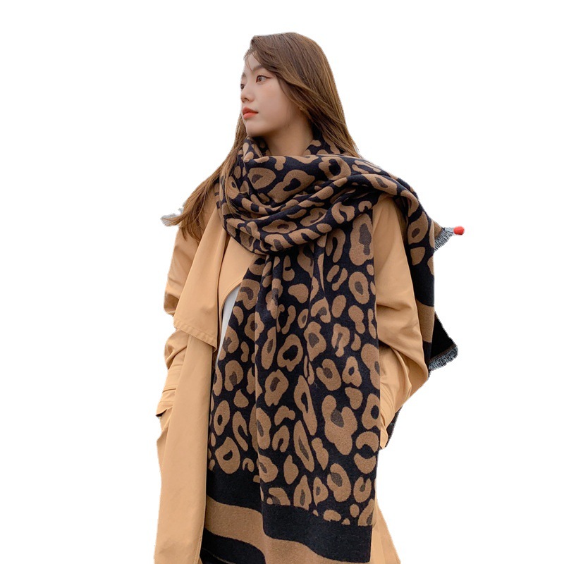 Custom Jacquard Shawl Geometric Letter Chain Carriage Pattern Scarf Custom Autumn and Winter Scarf