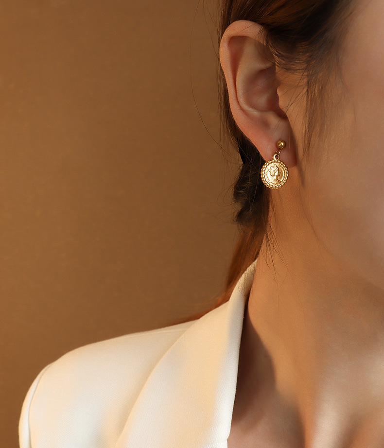 marka法式风格女王人像头像耳钉 ins风耳饰 钛钢18k金耳环 f189