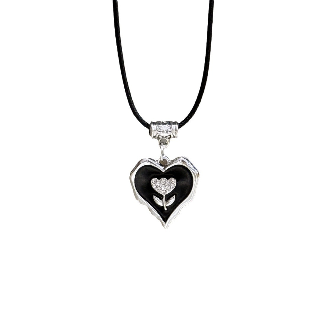 Black Heart Shape with Diamond Flower Leather Rope for Necklace Necklace Everyday Joker Elegant High-Grade Niche Design Clavicle Chain