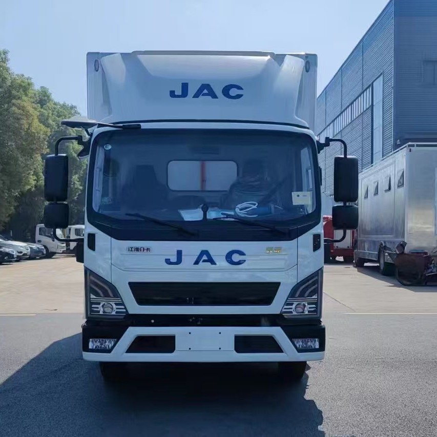 厂家直销江淮四米二厢式保温车 插电混动力冷藏车的价格免购置税