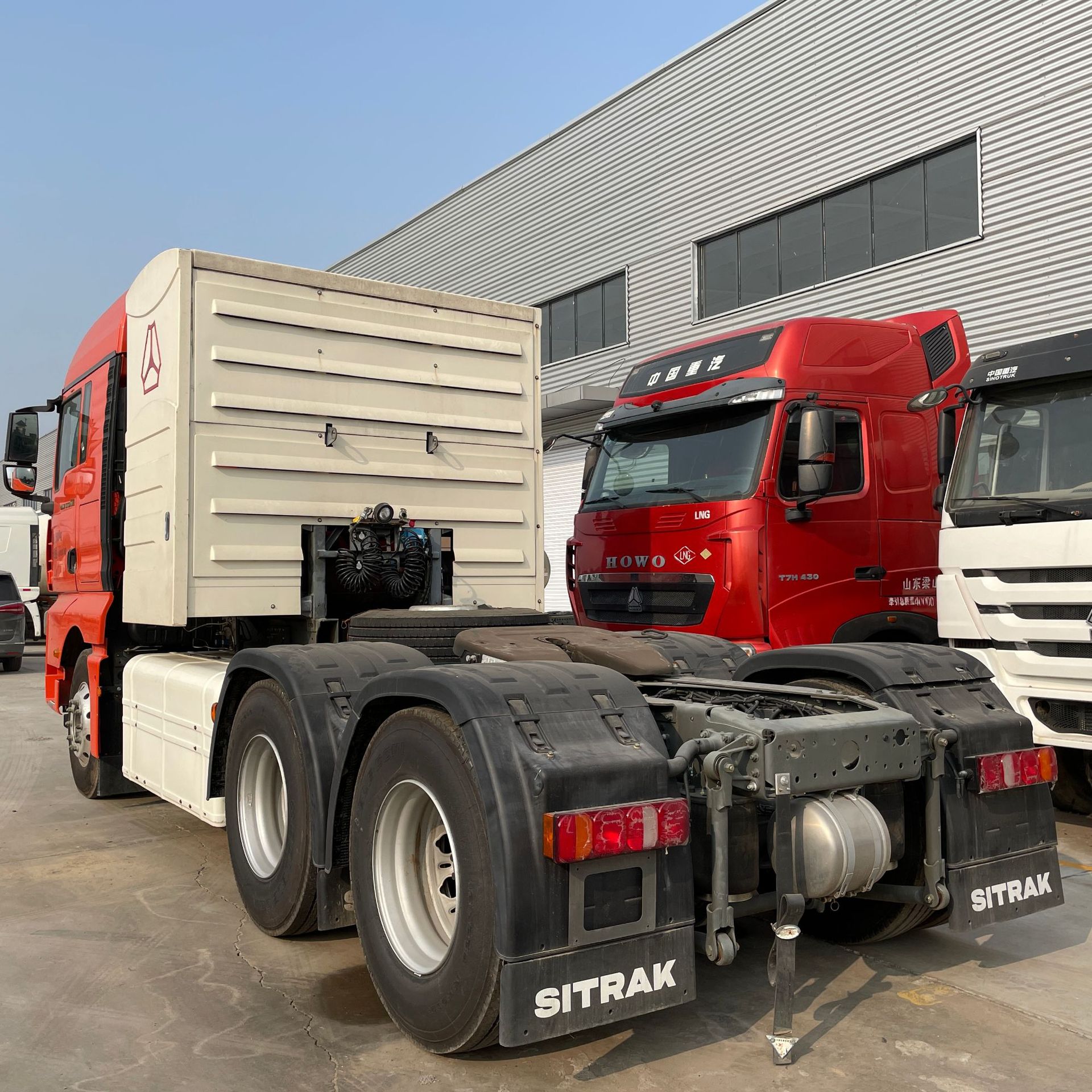 专做精品汕德卡cng牵引车6*4烧气车牵引车10轮卡车