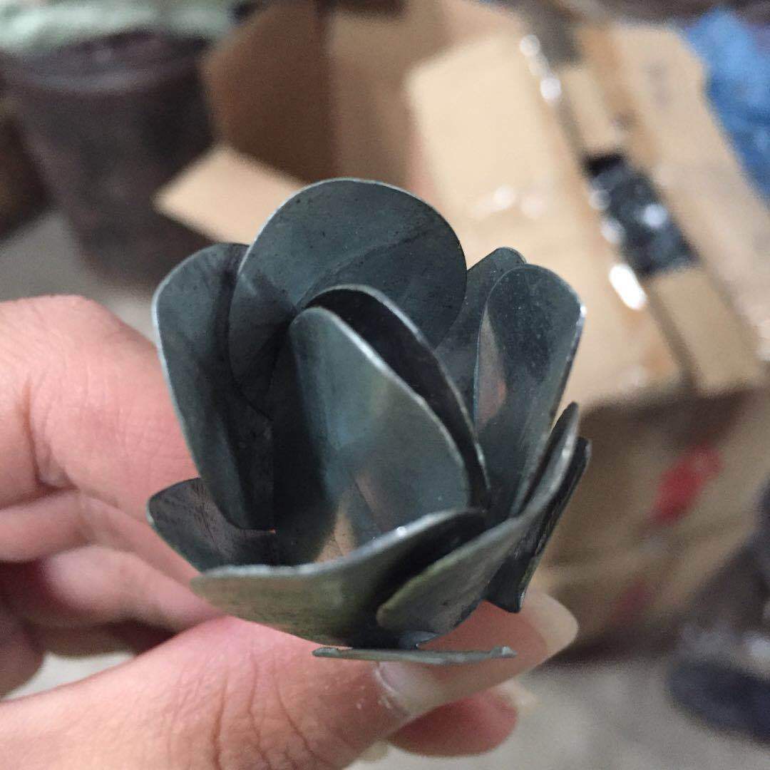 冲压玫瑰花 铁艺小花大门配件铸造大门花片铸造围栏花片 铸铁花