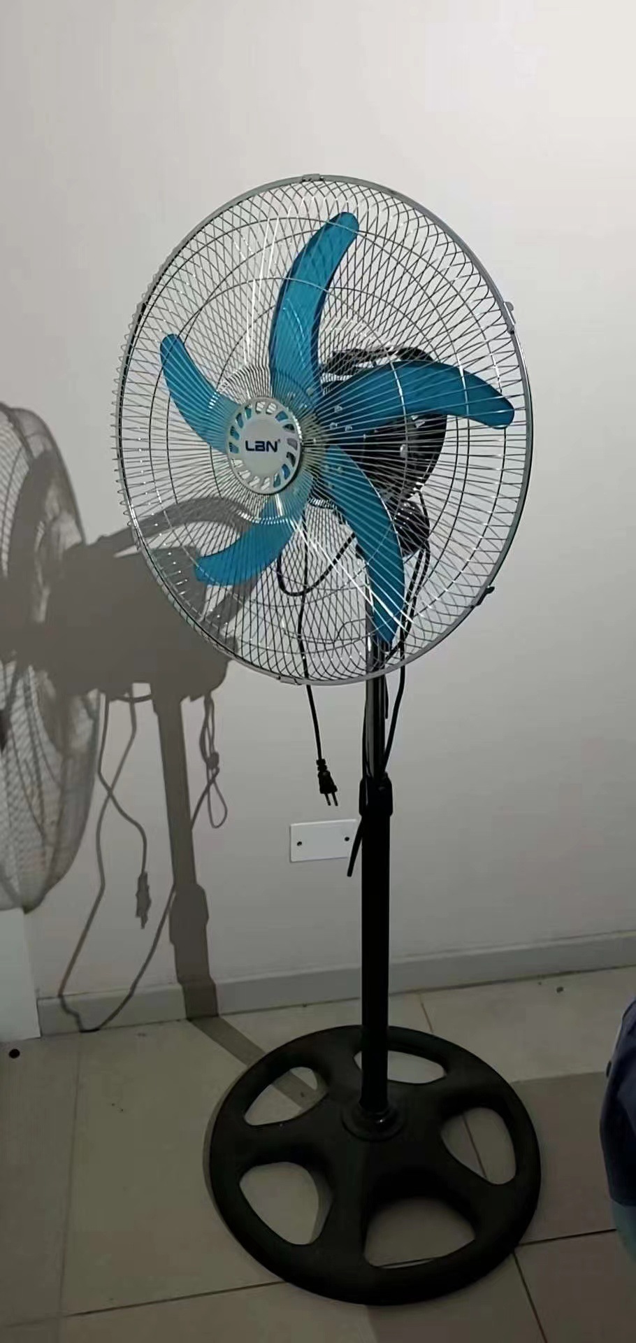 工厂外贸三合一家用18寸牛角扇立式摇头电风扇静音落地扇跨境电商