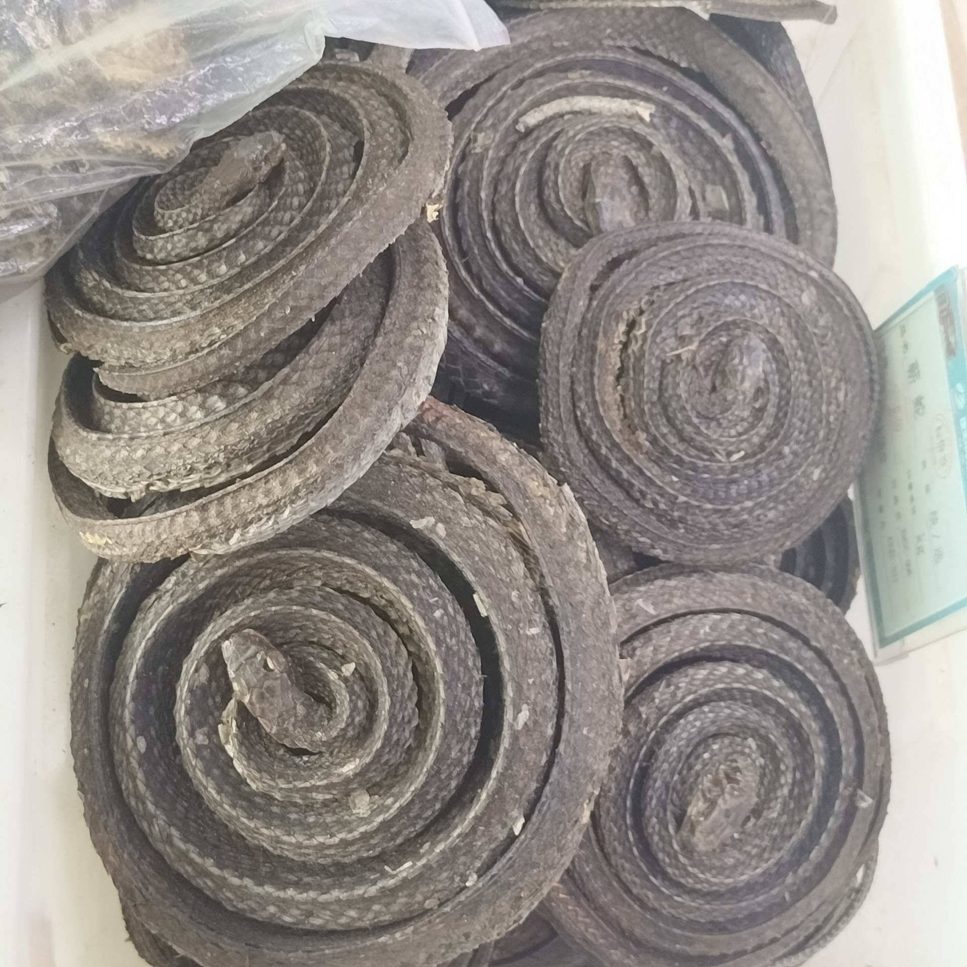 批发中药材乌蛇乌稍蛇四川乌梢蛇蕲蛇蛇蜕蛇衣蜈蚣全虫品种齐全